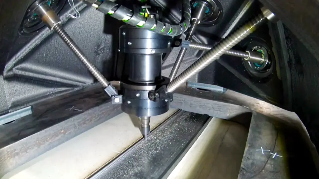 Mobiler metrom-Pentapod beim Präzisionsfräsen