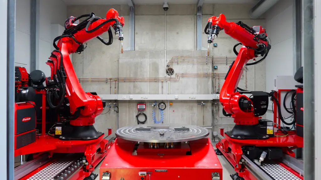 Zwei 6-Achs-Roboter im Master-Slave-Betrieb